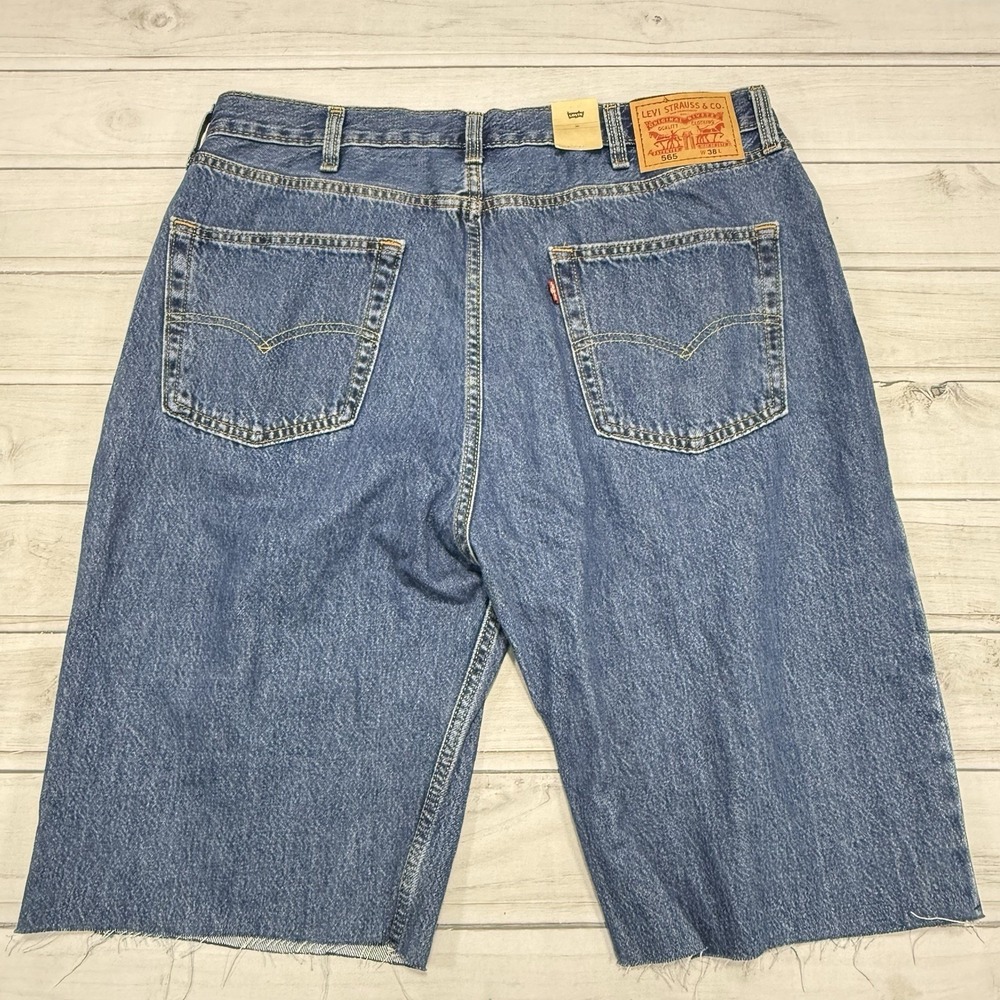 Levi's 565 Jean Shorts Mens 38 Blue Medium Wash 11" Inseam NWT - Picture 4 of 10